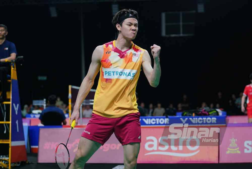 
Lee Zii Jia menewaskan pemain Jepun, Kenta Nishimoto dalam aksi separuh akhir Kejohanan Badminton Berpasukan Asia (BATC) 2024 di Setia Alam pada Sabtu. FOTO SINAR HARIAN-MOHD HALIM ABDUL WAHID