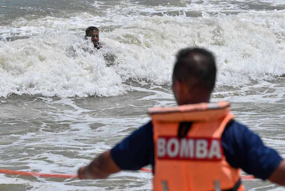 Sektor pencarian bertumpu kepada jarak 1 batu nautika radius dari kawasan mangsa disyaki hilang. Foto Bernama