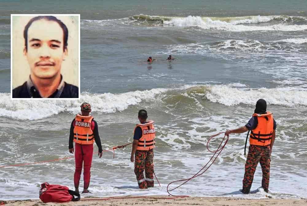 Anggota bomba dalam misi mencari dan menyelamat Zulkarnain (gambar kecil) yang dikhuatiri lemas selepas dihanyutkan arus di Pantai Batu Buruk pada Ahad.