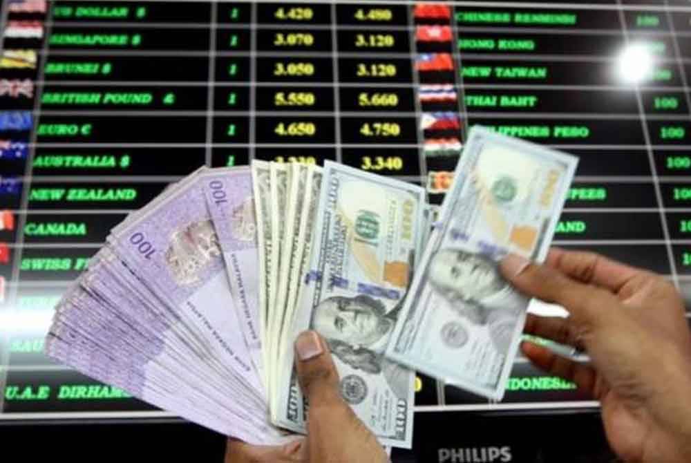 Ringgit diniagakan lebih rendah berbanding kumpulan mata wang utama lain. - Gambar hiasan