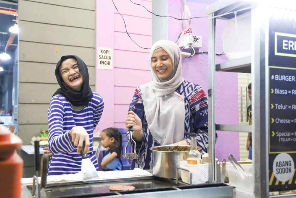 Kehadiran Nurul Izzah di Gerak Burger Eerah di Kota Warisan Sepang pada Isnin.