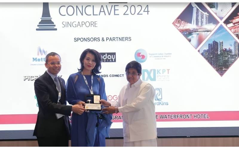 Pengarah Projek BEAUTY daripada Institut Kajian Asia (Universiti Tokyo, Jepun), Profesor Madya Norie Kawahara menerima Anugerah Pendekatan Transformasi Untuk Pencegahan Kesihatan di Asia daripada pihak Kongress Perniagaan Asia 2024.