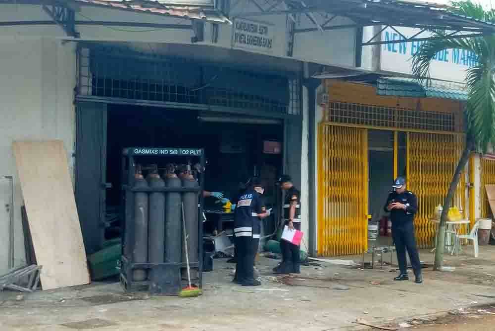 Anggota forensik PDRM sedang giat menjalankan siasatan berhubung kejadian letupan gas di sebuah kilang kejuteraan elektrik di Taman Perindustrian Puchong Utama, Puchong, Selangor pada Jumaat.
Foto: HISYAMUDDIN AYUB.