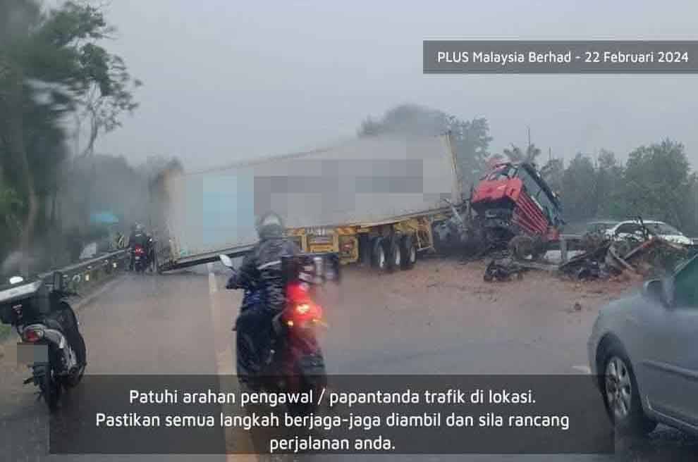 Kemalangan berlaku ketika cuaca hujan.