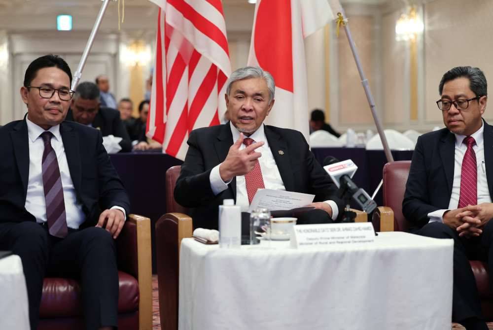 Timbalan Perdana Menteri Datuk Seri Dr Ahmad Zahid Hamidi bercakap pada sidang media lawatan kerjanya ke Tokyo dan Osaka, Jepun bermula 17 hingga 23 Februari 2024. Foto Bernama