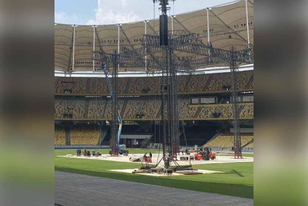 Gambar tular padang Stadium Nasional sebelum konsert Ed Sheeren.