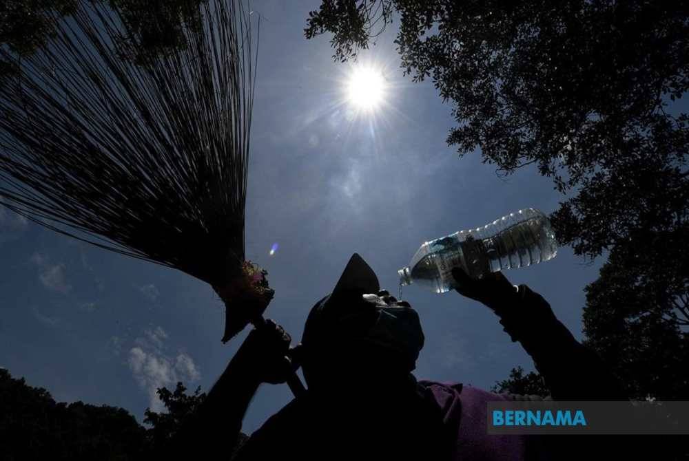 12 kawasan di seluruh negara merekodkan suhu panas tahap berjaga-jaga. Gambar hiasan Bernama