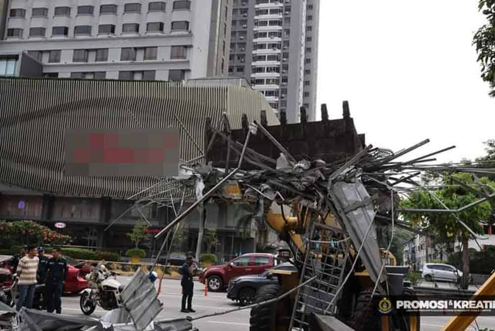 DBKL memaklumkan operasi perobohan terbabit berjalan dengan lancar dan akan diteruskan dari semasa ke semasa.