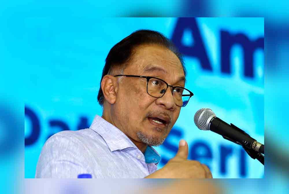 Perdana Menteri Datuk Seri Anwar Ibrahim menyampaikan amanat pada Majlis Penutup Program Madani Rakyat 2024 (Zon Tengah) di Stadium Tertutup Kompleks Sukan Kuala Selangor pada Ahad.