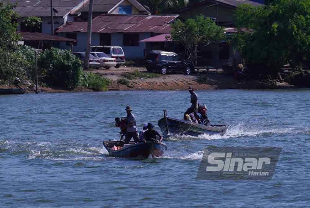 Jarak yang dekat antara Pengkalan Kubor, Kelantan dari Tak Bai, Thailand memudahkan pergerakan keluar masuk bot ke pangkalan haram. Foto: MOHD HALIM ABDUL WAHID