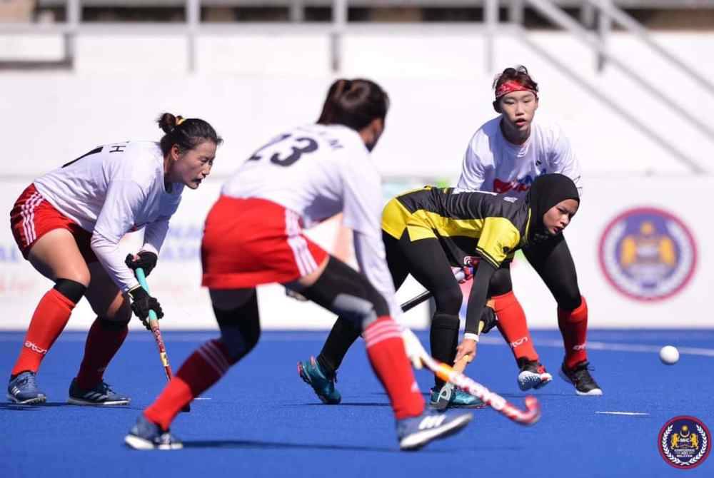 Malaysian University merampas tangga teratas liga selepas menjinakkan pasukan jemputan China, Liaoning, 1-0 di Padang 1 Stadium Hoki Nasional Bukit Jalil, Kuala Lumpur.