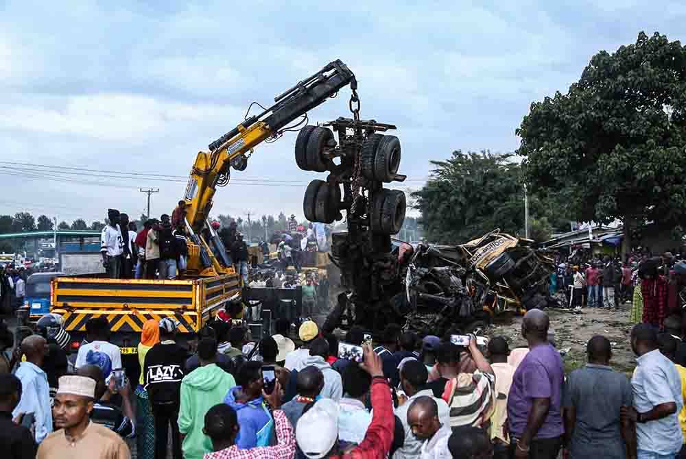 Sekurang-kurangnya 25 orang, termasuk warga asing terbunuh dan 21 lagi cedera dalam kemalangan jalan raya di wilayah Arusha, utara Tanzania. Foto Xinhua