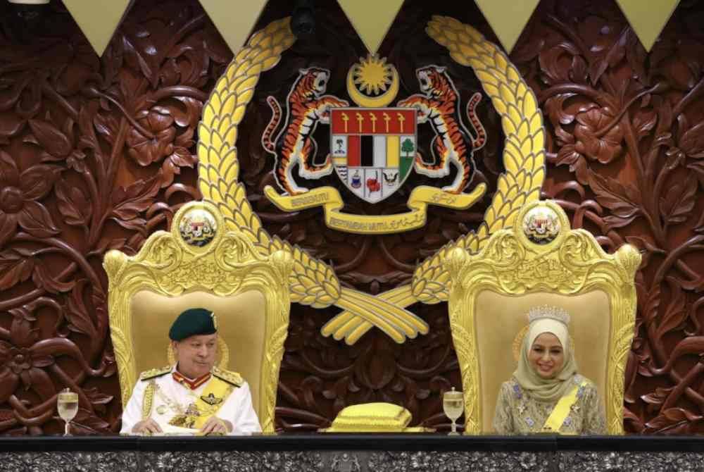 Sultan Ibrahim berkenan menyampaikan Titah Diraja pada Istiadat Pembukaan Mesyuarat Pertama Penggal Ketiga, Parlimen ke-15 di Dewan Rakyat pada Isnin. Turut berangkat Raja Permaisuri Agong Raja Zarith Sofiah. Foto Bernama