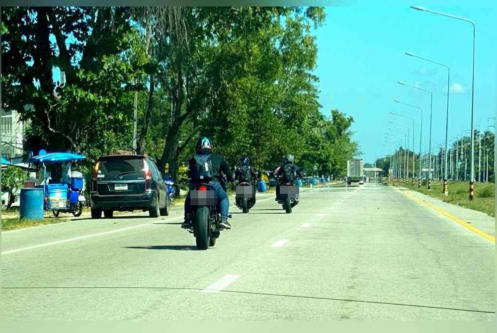 Konsulat Malaysia di Songkhla mendedahkan ramai rakyat Malaysia berisiko terlibat dalam kemalangan kerana kebanyakan mereka suka berkonvoi apabila melancong di sini.