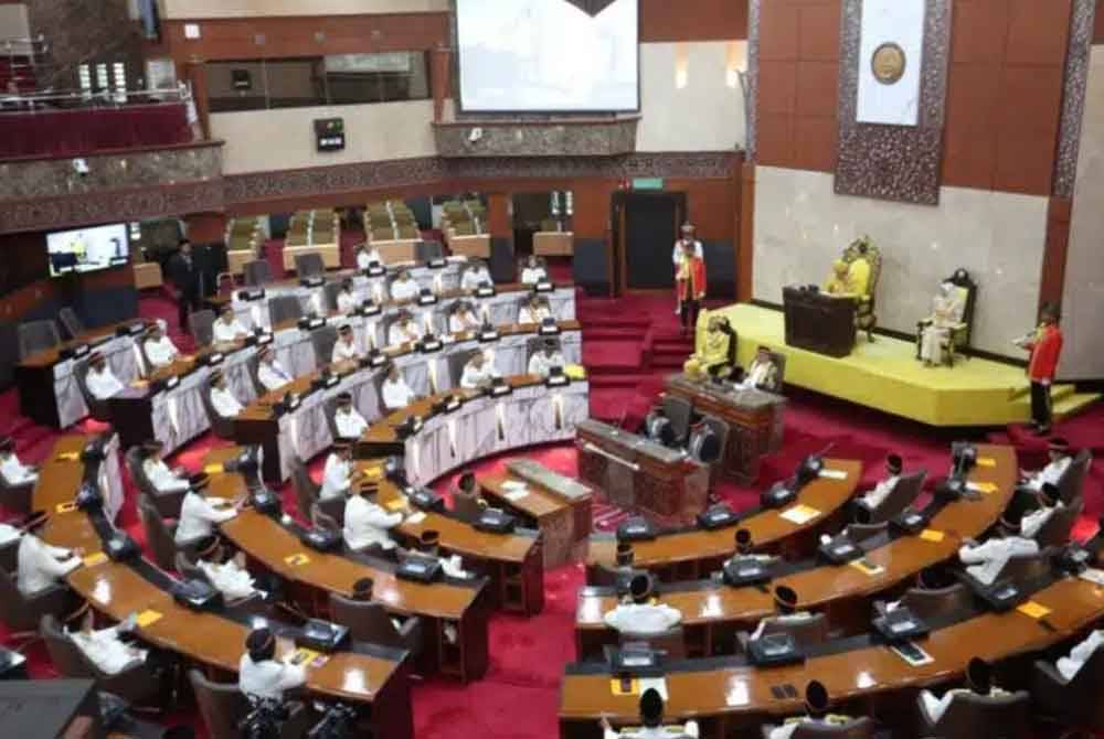 Upacara perasmian pembukaan mesyuarat penggal kedua DUN Selangor ke-15 di Bangunan DUN di Shah Alam pada Selasa.