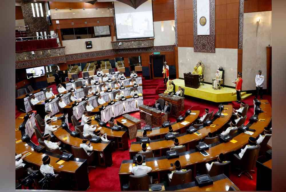 Sultan Sharafuddin berkenan menyampaikan titah ucapan sempena Istiadat Pembukaan Mesyuarat Pertama Persidangan Penggal Kedua Dewan Undangan Negeri (DUN) Selangor Yang Kelima Belas Tahun 2024 di Bangunan Dewan Negeri Selangor, pada Selasa.Foto Bernama