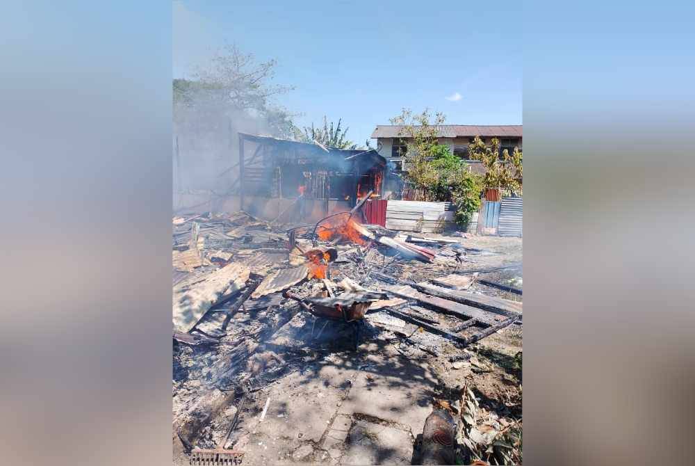 Empat rumah musnah dalam kebakaran di Tanjung Bendahara pada Selasa. Foto JBPM Kedah