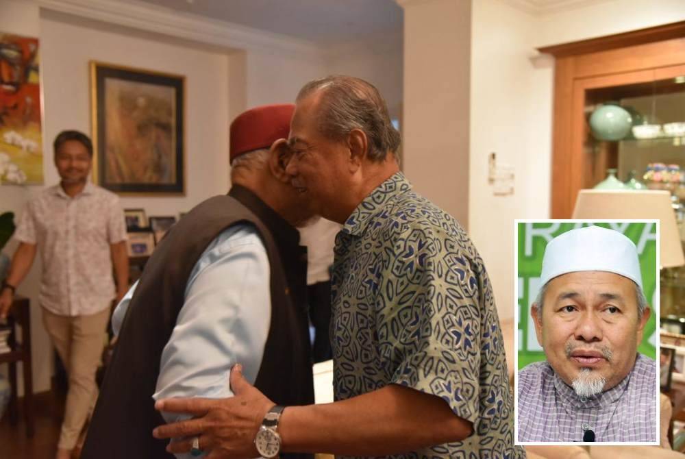 Gambar dimuat naik Muhyiddin (kanan) di Facebooknya pada 14 Februari lalu membuktikan hubungannya dengan Abdul Hadi masih baik dan mesra seperti selalu. (Gambar kecil: Tuan Ibrahim)