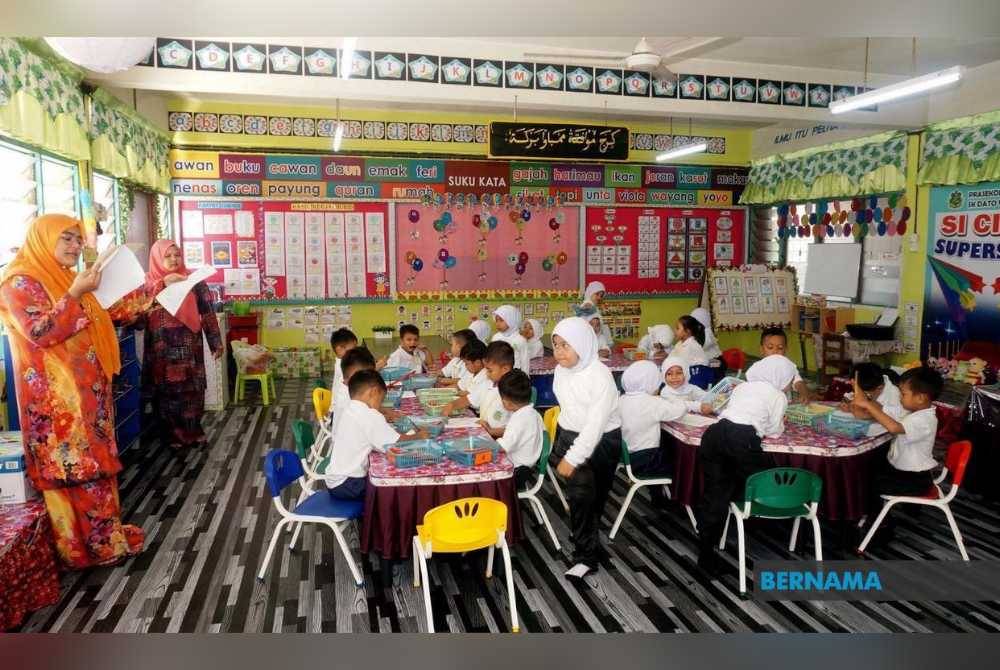 Pendidikan dapat melahirkan pelajar yang akan menggunakan ilmu pengetahuan dipelajari untuk hidup berdikari dan membina serta mereka cipta peluang pekerjaan sendiri. Gambar hiasan