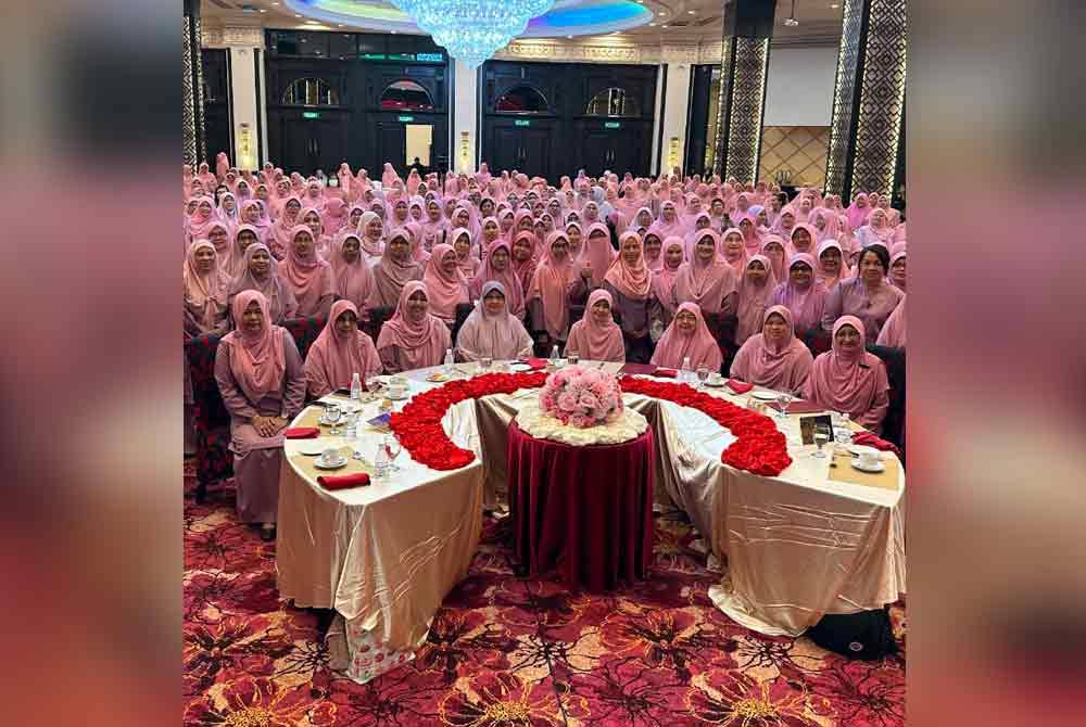 Ahli Majlis Perundingan Wanita Negeri dan Parlimen yang menerima watikah perlantikan pada Rabu.