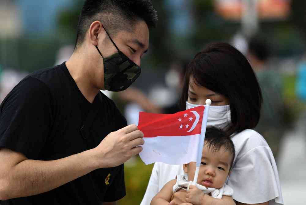 Kadar kelahiran rakyat Singapuran jatuh pada rekod terendah pada tahun ini. - AFP