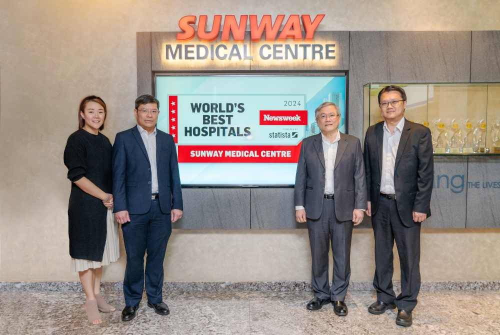 (Dari kiri) Pengarah Pembangunan Perniagaan dan Komunikasi Korporat Bandar Sunway SMC, Tan Mei Shin; Pengarah Urusan Kumpulan Sunway Healthcare (Operasi Hospital dan Penjagaan Kesihatan), Dr Khoo Chow Huat; Presiden Kumpulan Penjagaan Kesihatan Sunway, Datuk Lau Beng Long dan Ketua Pegawai Eksekutif Sunway City, Dr Seow Vei Ken.