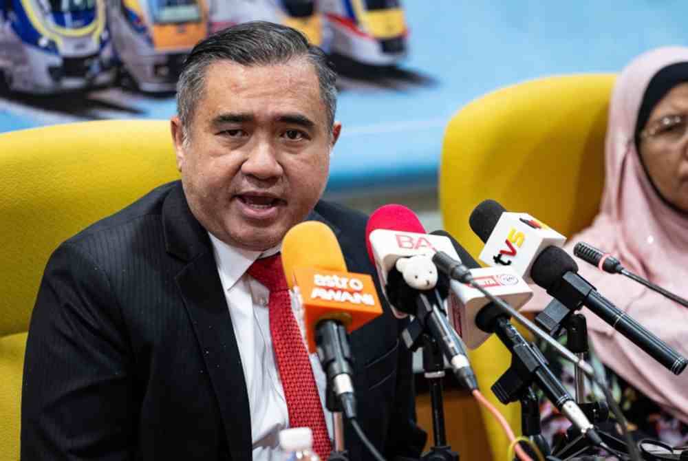 Anthony Loke ketika sidang akhbar selepas menghadiri Konvokesyen Akademi Keretapi Tanah Melayu (KTM) di Akademi KTM hari ini. Foto Bernama