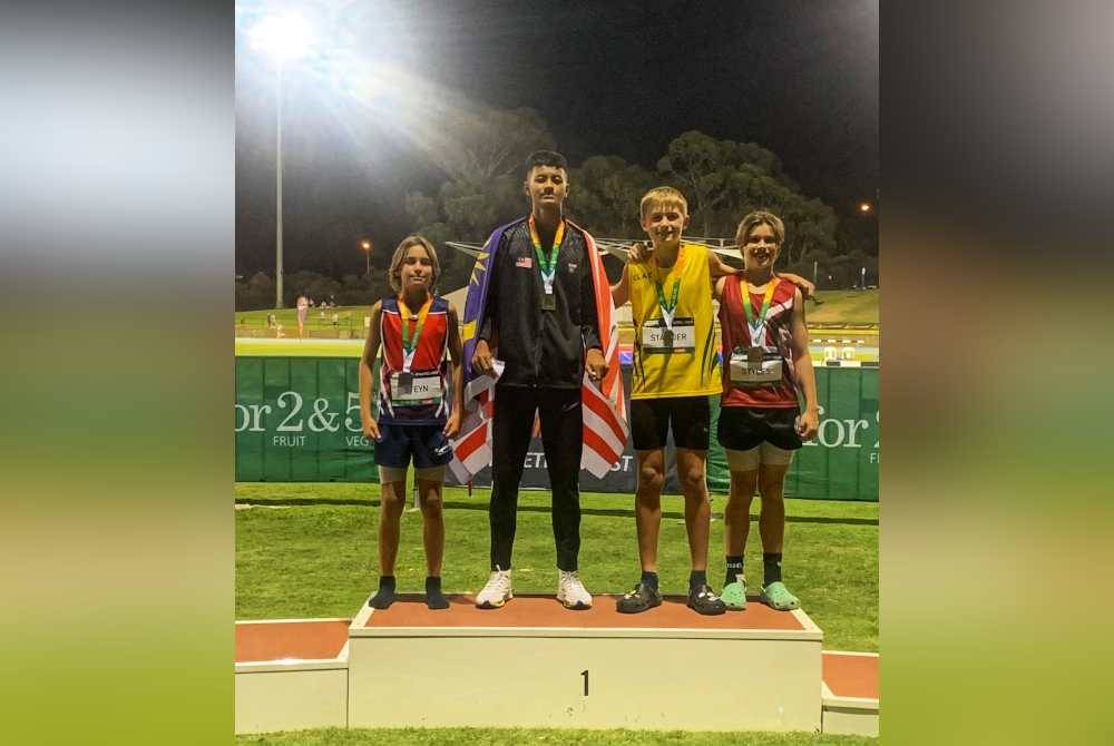 Muhammad Thaqif (dua dari kiri) meraih pingat emas dalam acara lompat tinggi bawah 14 tahun di Kejohanan WA State Track & Field Championship 2024 di Perth, Australia, baru-baru ini.