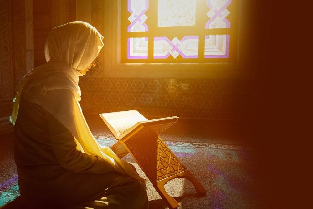 JANGAN malu untuk membaca al-Quran walaupun masih lagi merangkak-rangkak ketika mengaji kerana setiap usaha yang dilakukan akan dinilai oleh ALLAH SWT sebagai amal soleh. -Foto: 123rf