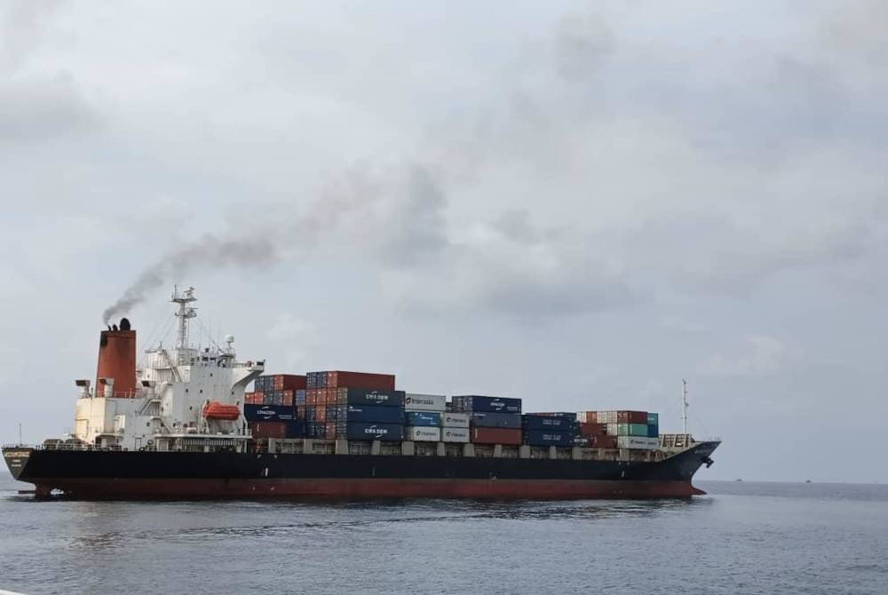 Syarikat perkapalan antarabangsa boleh terus berlabuh di mana-mana pelabuhan dalam negara kita sama ada di Semenanjung atau Sabah dan Sarawak. Gambar hiasan