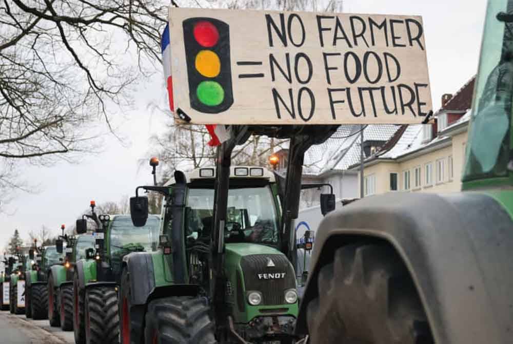 Slogan terkenal golongan petani &#039;tiada petani, tiada makanan, tiada masa depan&#039; yang menunjukkan sektor pertanian sememangnya penting untuk sesebuah negara.