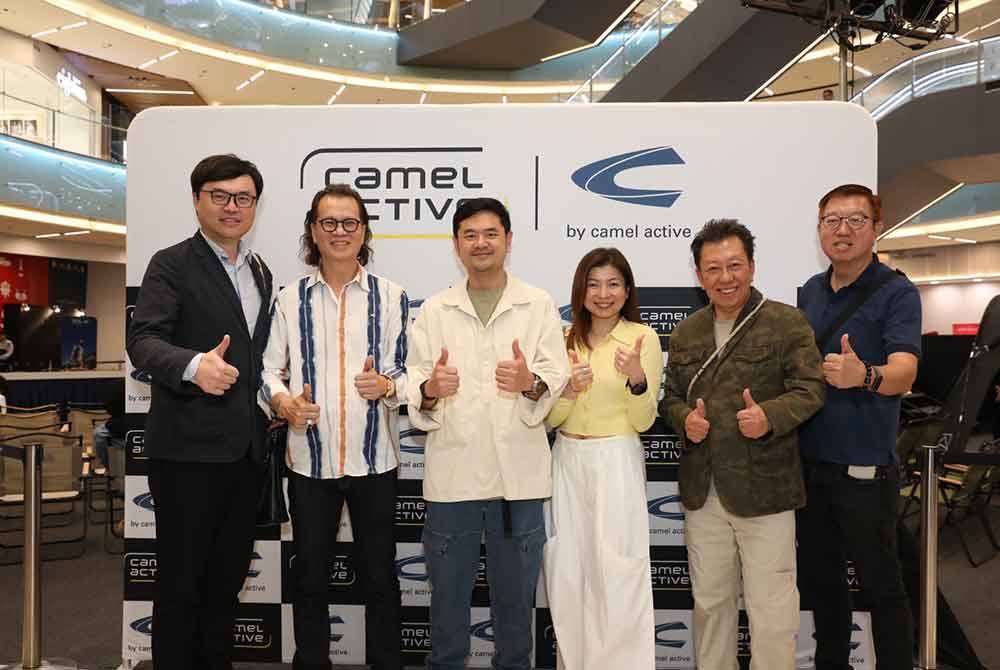 Dari kiri, Pengarah Worldwide Brands Inc, Vincent Xu; Pengarah Urusan Camel Active (M) Sdn Bhd, Joe Ng; Pengarah Kreatif Larrie Corporation (M) Sdn Bhd, Eddie Chong; Pengarah Pemasaran Larrie Corporation (M) Sdn Bhd, Cik Vivien Ooi; Pengarah Urusan CLT Asia Sdn Bhd, Jason Tan dan Pengurus Besar - Merchandising dari Travel for All Marketing Sdn Bhd, TS Lim.