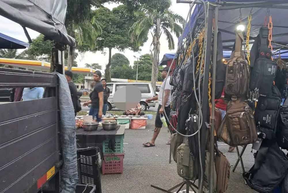 Peniaga etnik Rohingya berniaga di pasar malam Taman Anggerek, Johor Bahru menimbulkan kebimbangan penduduk tempatan.