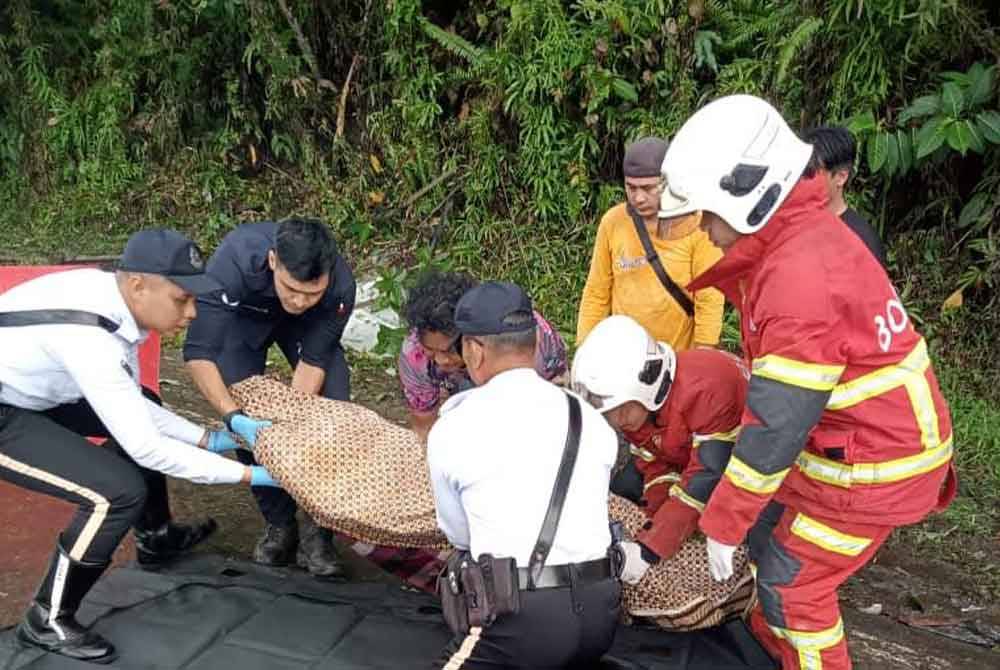 Dua maut dalam kemalangan di Batu 25 Jalan Sandakan.