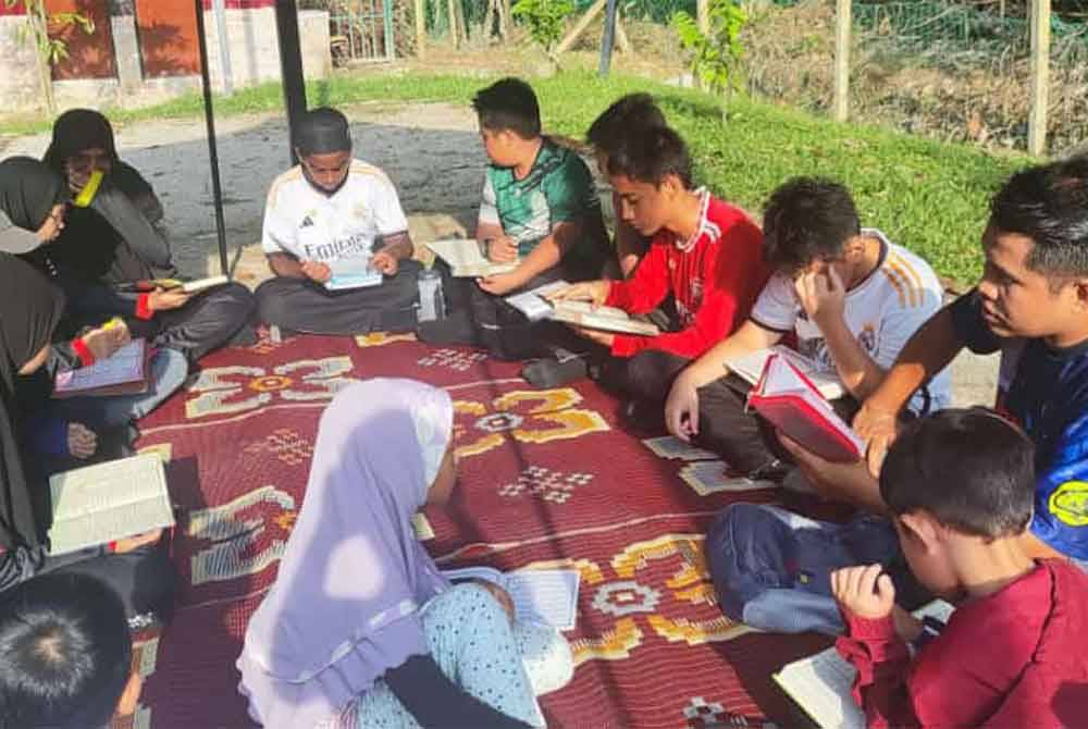 Kelas mengaji di luar bilik kuliah dapat menarik pelajar mendekati al-Quran.