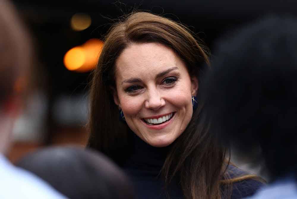 Kate Middleton ketika mengadakan lawatan di Rumah Penjagaan Oxford tahun lalu. - AFP