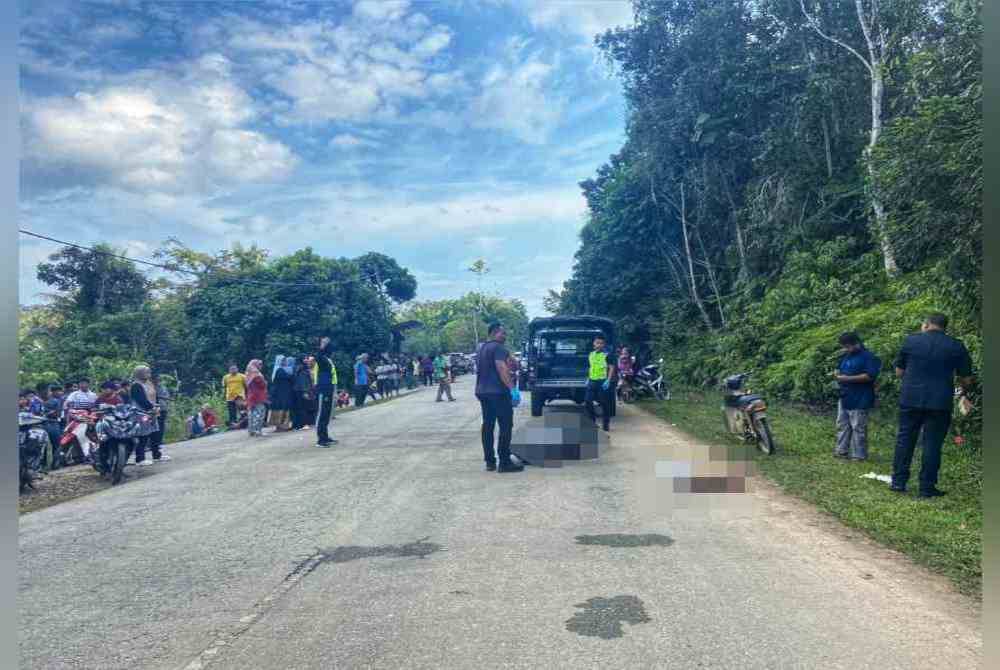 Kemalangan melibatkan sebuah motosikal dan kereta menyebabkan seorang remaja lelaki berusia 13 tahun maut di tempat kejadian. Foto ihsan PDRM