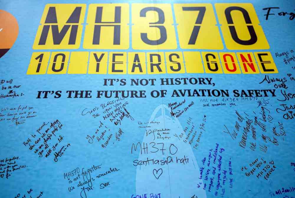 Antara ucapan dan kata-kata semangat ditulis ahli keluarga dan pengunjung sempena majlis MH370: 10th Annual Rememberance Event di Kuala Lumpur. Foto Bernama