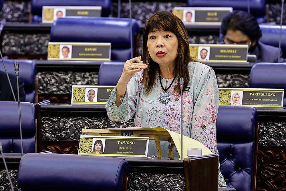 Hui Ying ketika sesi soal jawab Pertanyaan-Pertanyaan Jawab Lisan pada Persidangan Dewan Rakyat di Bangunan Parlimen, hari ini. Foto Bernama