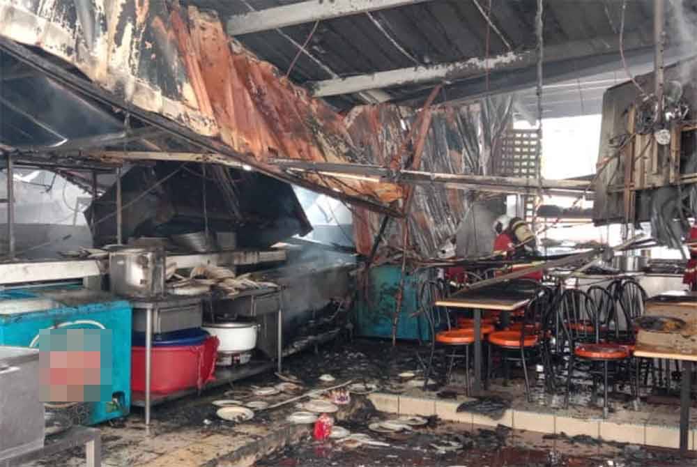 Keadaan dalam restoran nasi kandar yang musnah akibat kebakaran pada Rabu.