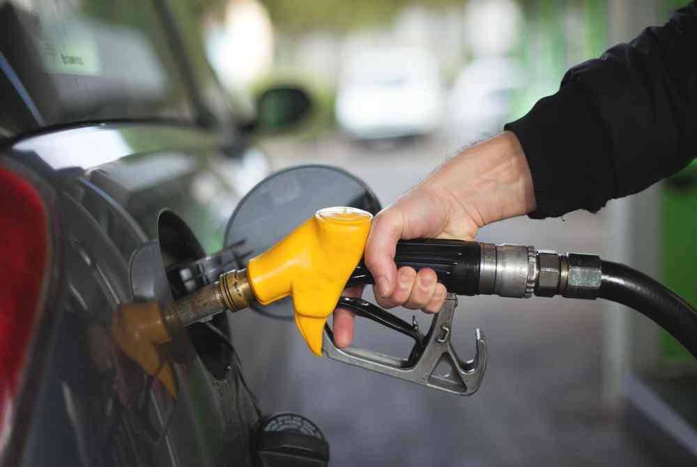 Harga runcit bagi petrol RON97 dan RON95 serta diesel masing-masing kekal pada RM3.47, RM2.05 dan RM2.15 seliter mulai esok hingga 13 Mac ini.