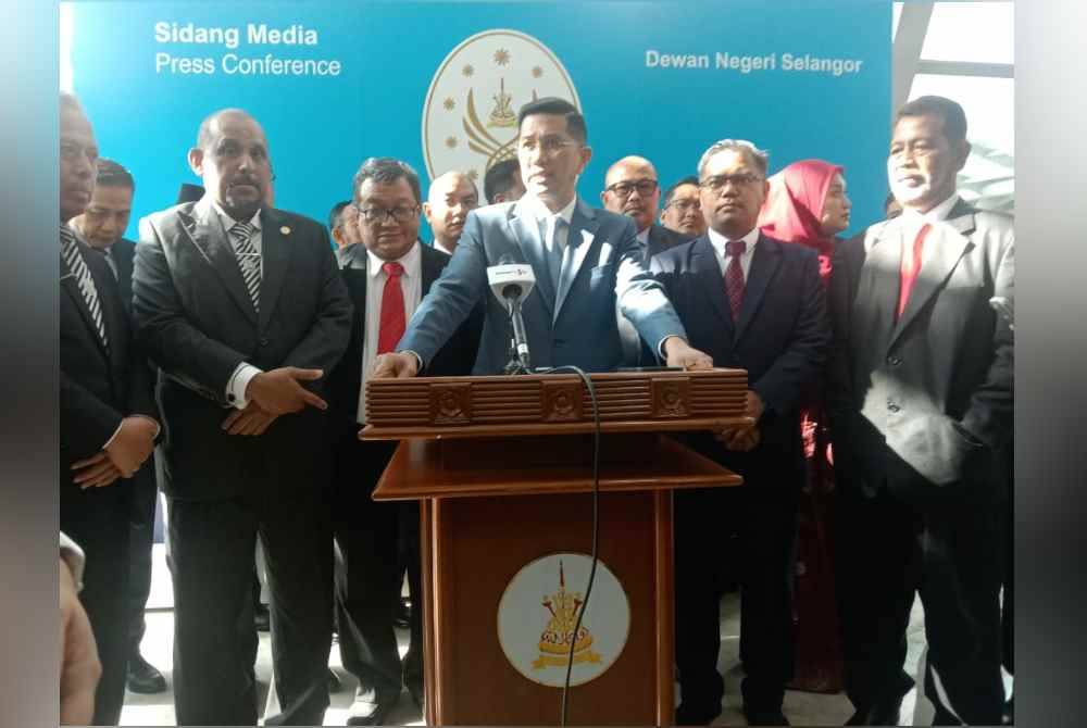 Mohamed Azmin ditemui pemberita selepas berakhir sesi sidang DUN Selangor pada Rabu.