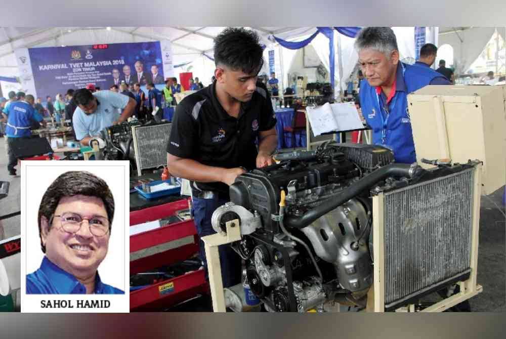 Kerajaan disaran untuk turut mengkaji bayaran gaji graduan universiti agar setara dengan graduan TVET.