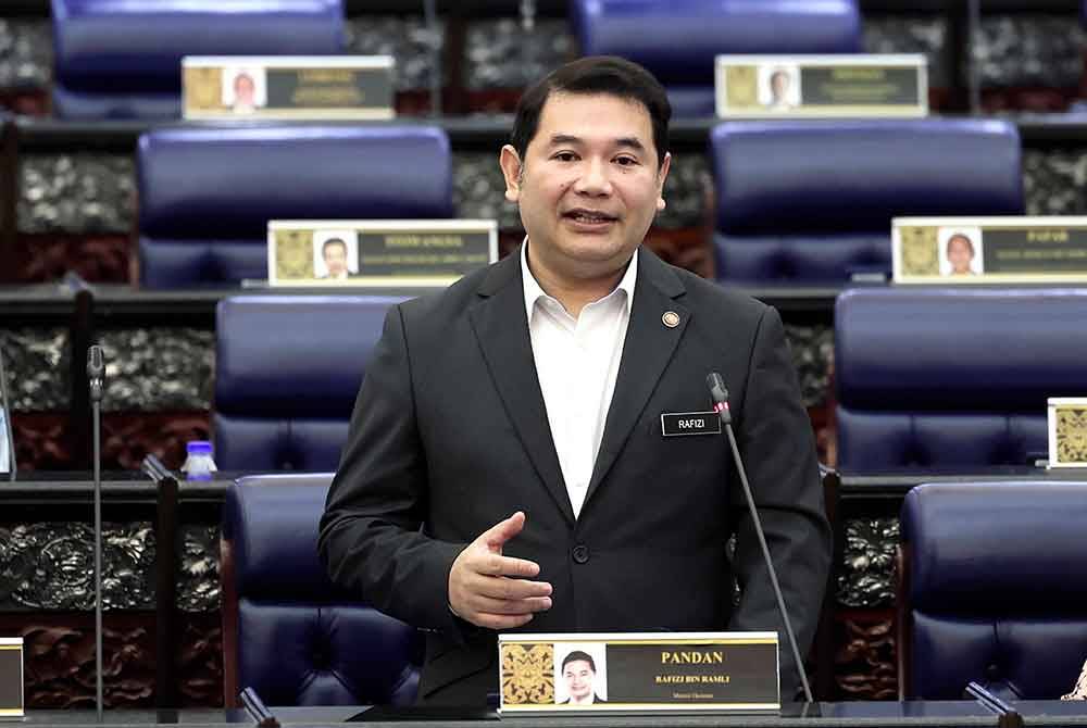 Rafizi ketika sesi Waktu Pertanyaan-Pertanyaan Menteri pada Persidangan Dewan Rakyat di Bangunan Parlimen hari ini. Foto Bernama