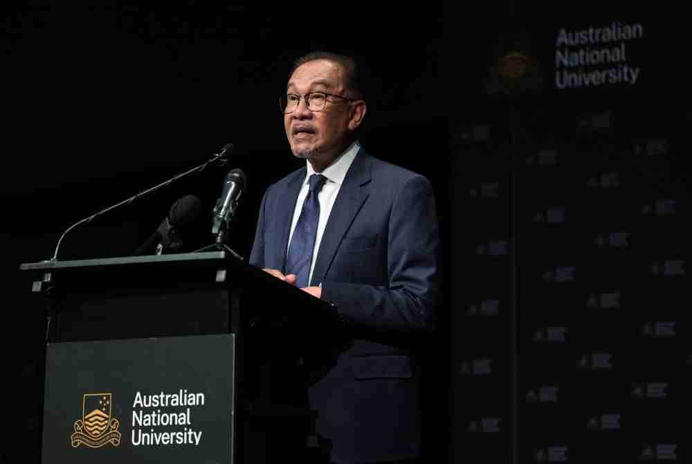 Anwar menyampaikan syarahan umum di Australian National University (ANU) pada Khamis. Foto Bernama