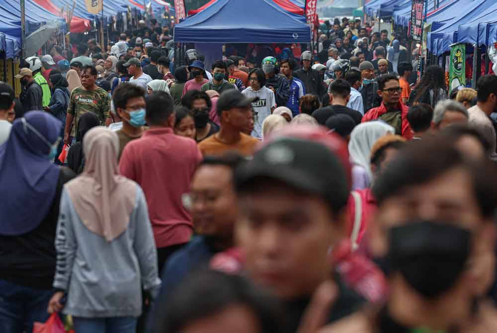 Setiap peniaga bazar Ramadan yang memasak di rumah atau di kedai perlu menetapkan prosedur operasi standard (SOP) yang mematuhi aspek penjagaan makanan.Gambar hiasan