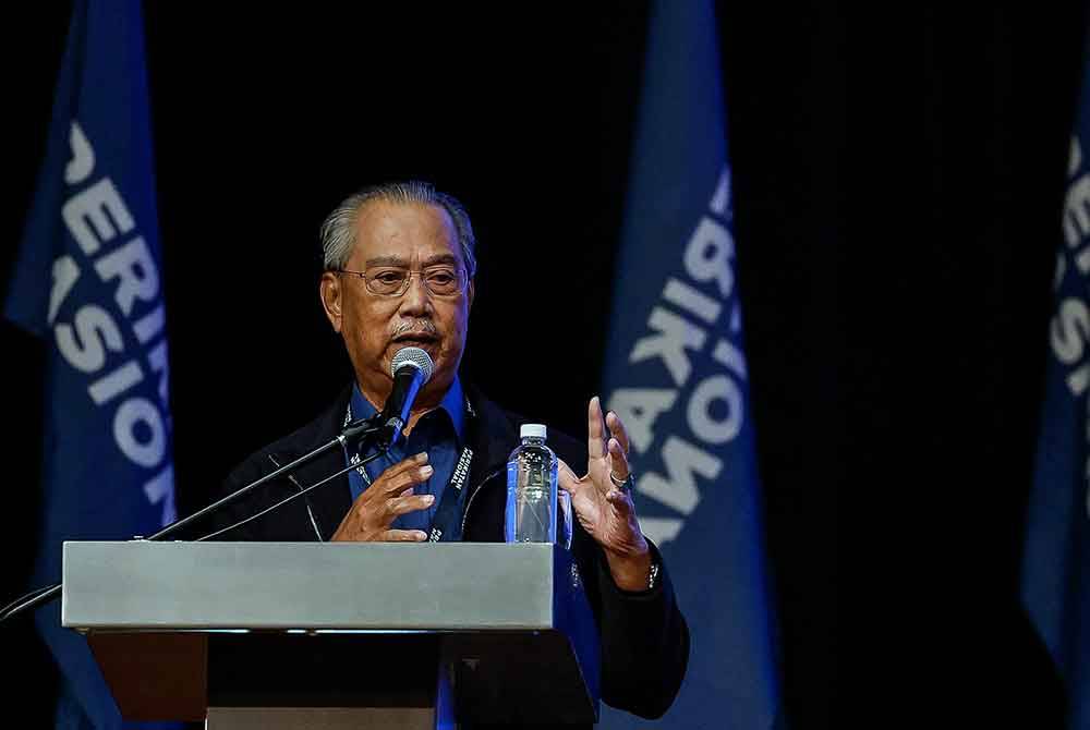 Pengerusi Perikatan Nasional Tan Sri Muhyiddin Yassin menyampaikan ucapan penggulungan pada Konvensyen Wakil Rakyat Perikatan Nasional 2024 hari ini. Foto Bernama