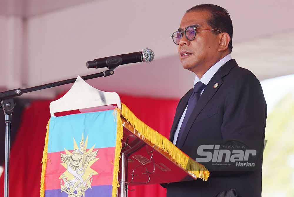 Mohamed Khaled menyampaikan ucapan pada Majlis Perbarisan Tahunan Putera Maktab Tentera Diraja (MTD) pada Ahad. Foto Sinar Harian-ROSLI TALIB