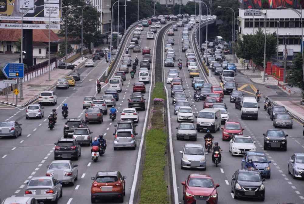 LLM menjangkakan berlaku peningkatan jumlah trafik yang menggunakan lebuh raya bertol semasa pulang atau pergi bekerja sepanjang Ramadan bermula Selasa ini. - Gambar hiasan