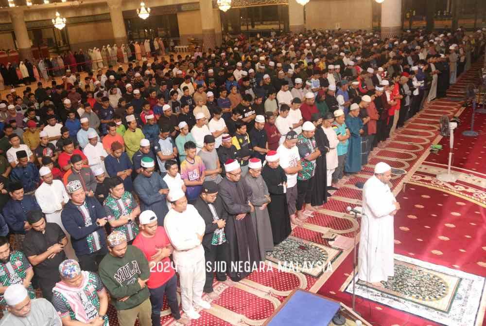 Lebih 3,000 jemaah hadir Program Solat Subuh Macam Jumaat di Masjid Negara pada Ahad. Foto FB Masjid Negara